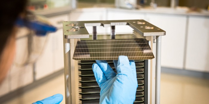 Oxford PV sets world record for perovskite solar cell